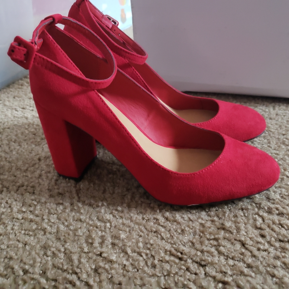 Shoes - Picture 2 of 4